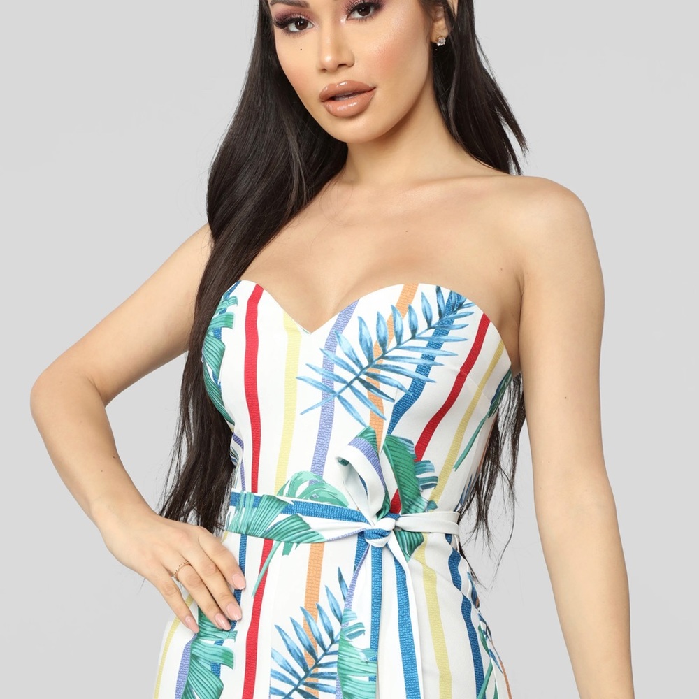 Fashion Nova Strapless romper size XLq